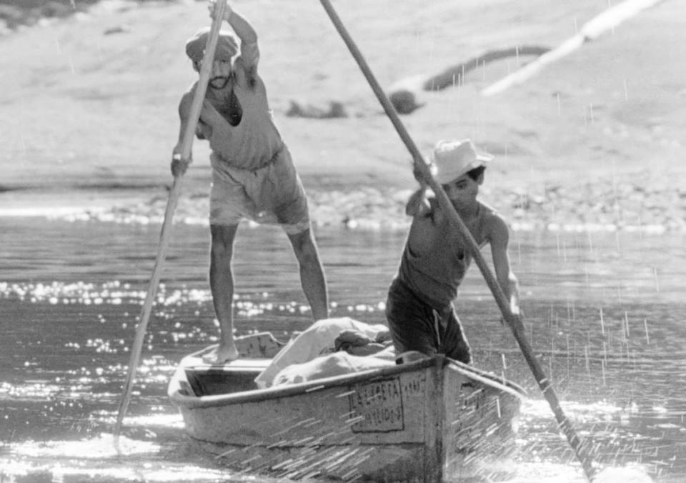 En “Ociel del Toa” (1965) Guillén Landrián revela la poesía latente en la pobreza de un pueblo del oriente cubano.