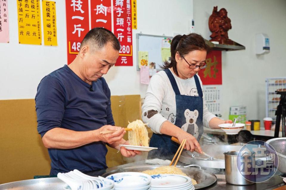 馮坤志的前岳父曾為雄（圖）曾是台北市3家飯店總主廚，後自創曾記花枝羹小店。