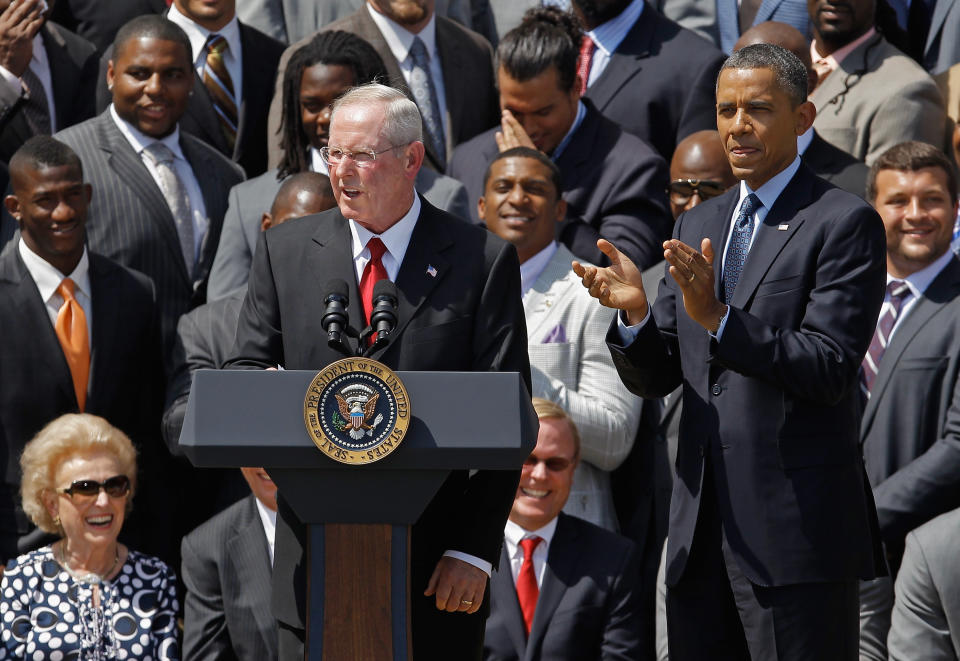 WASHINGTON, DC - JUNE 08: U.S. President Barack Obama applauds New York Giants Head Coach Tom Coughlin while welcoming the National Football League Super Bowl champions to the White House June 8, 2012 in Washington, DC. The Giants defeated The New England Patriots 21-17 to win Super Bowl XXXXVI. (Photo by Chip Somodevilla/Getty Images)