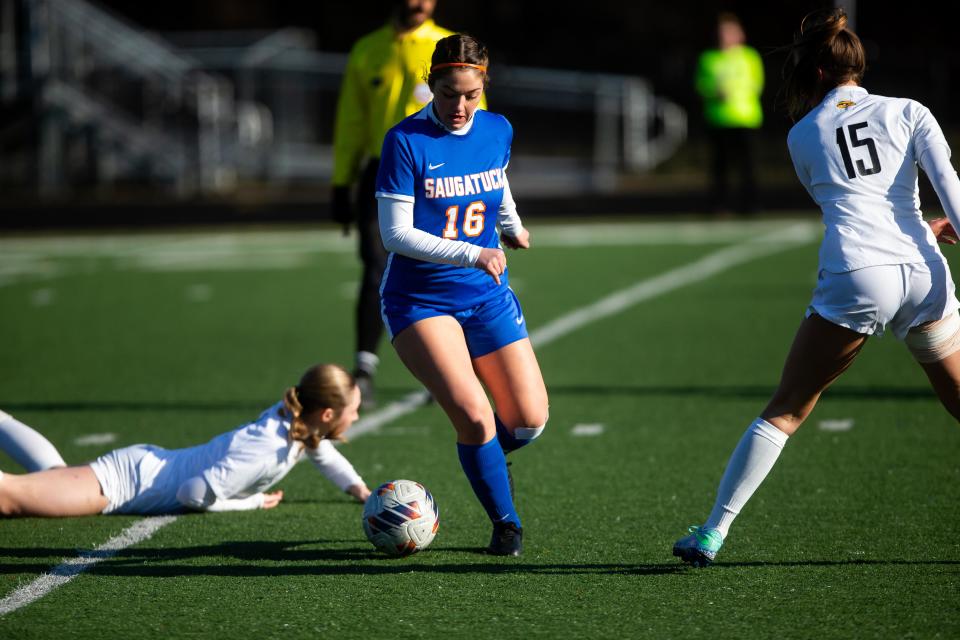 Saugatuck's Adele Nieuwsma takes the ball across the field during a game against Saugatuck Monday, March 27, 2023, at Saugatuck High School. 