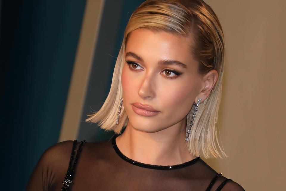 Hailey Bieber says a therapist has helped her deal with online harassment. (Photo: Toni Anne Barson/WireImage)