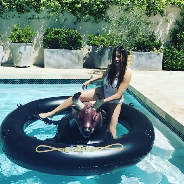 <p>Su reciente video en Instagram, donde se robó miles de risas mientras se aprecia intentando montarse en un flotador con forma de toro, en una piscina fue solo la última locura de la Vergara/Sofia Vergara/Instagram </p>