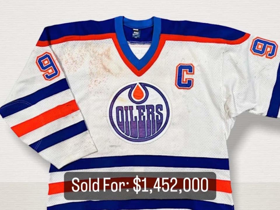 Wayne Gretzky's Oilers jersey from the 1988 Stanley Cup Finals sold at auction for a record-breaking $1.45 million US. (Grey Flannel Auctions - image credit)