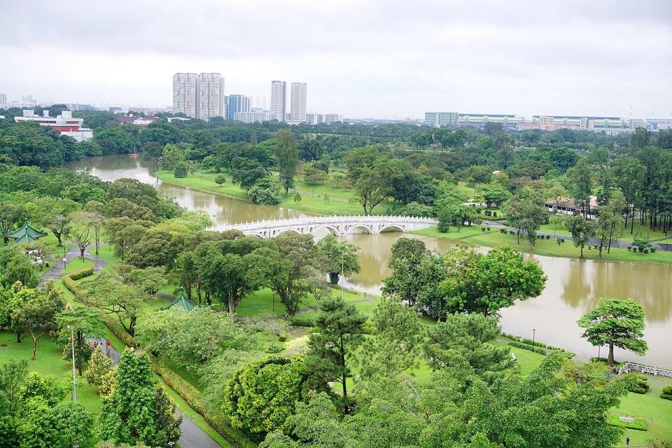 property-near-popular-parks-in-singapore-Jurong-lake-gardens (2)