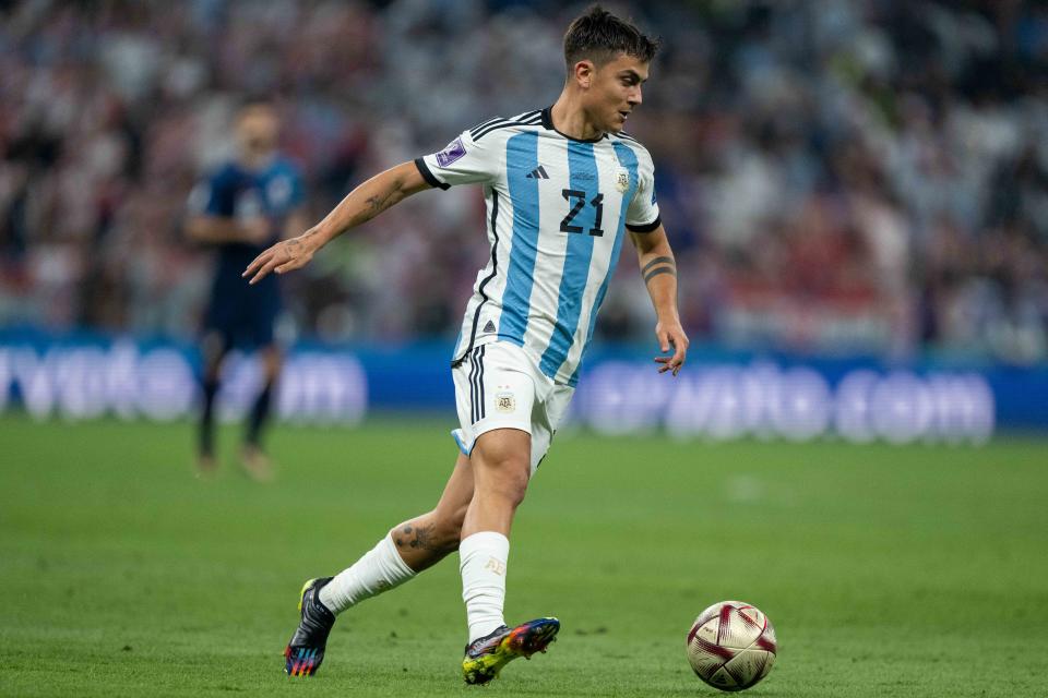 Paulo Dybala disputó sus primeros minutos en la semifinal de la Copa de Qatar ante Croacia.  Foto: Sebastián Frege/MP Media/Getty Images