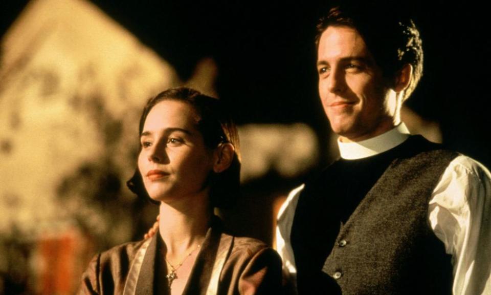 Tara Fitzgerald and Hugh Grant in Sirens.