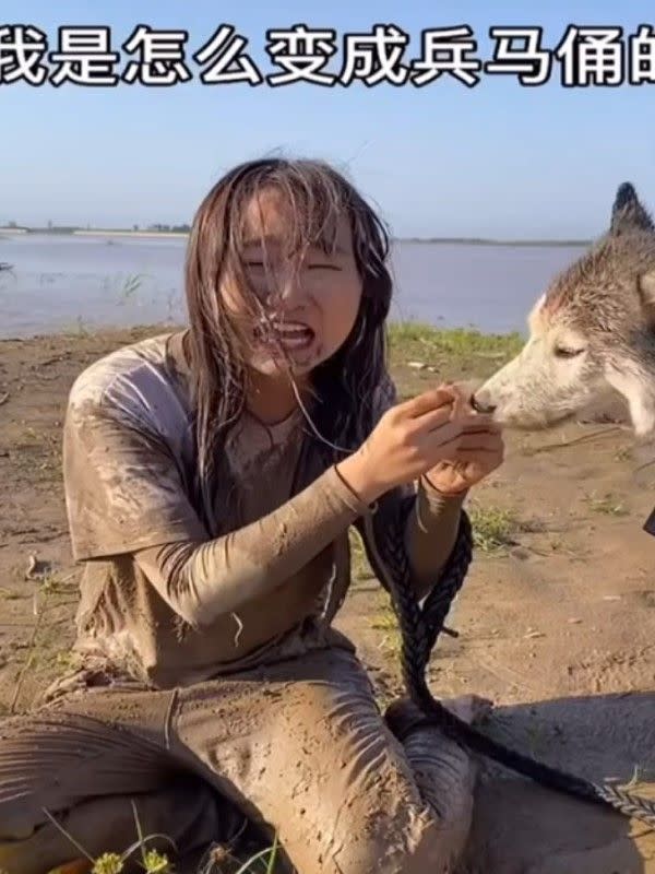 ▲日前一名女飼主在影音平台表示自己是如何變成兵馬俑的過程！（圖／Tiktok帳號@yangt04257）