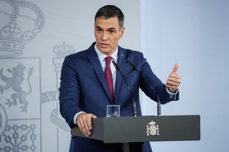 El presidente del Gobierno en funciones, Pedro Sánchez, ofrece una rueda de prensa
