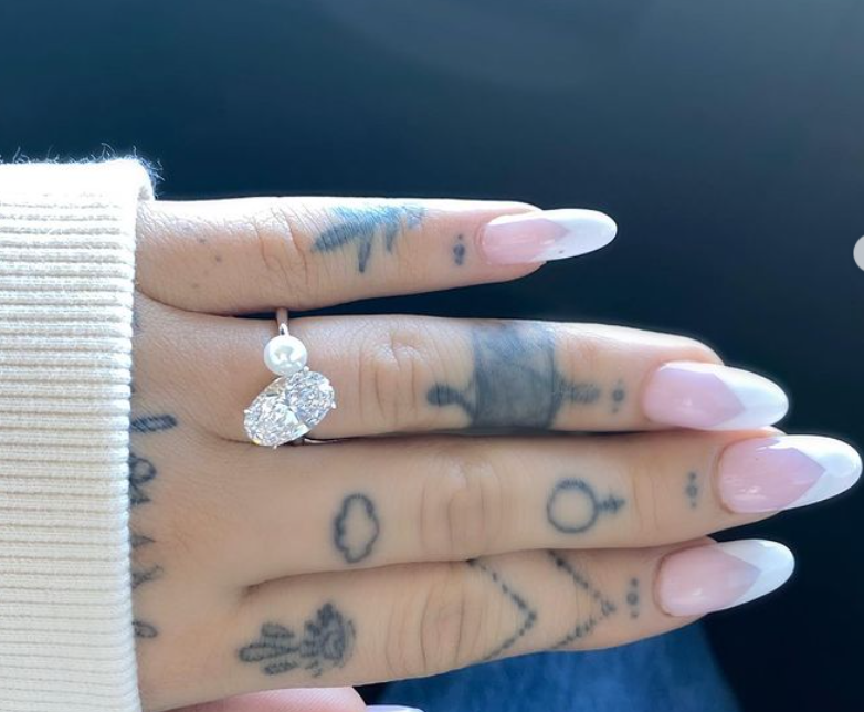 Ariana grande engagement ring 