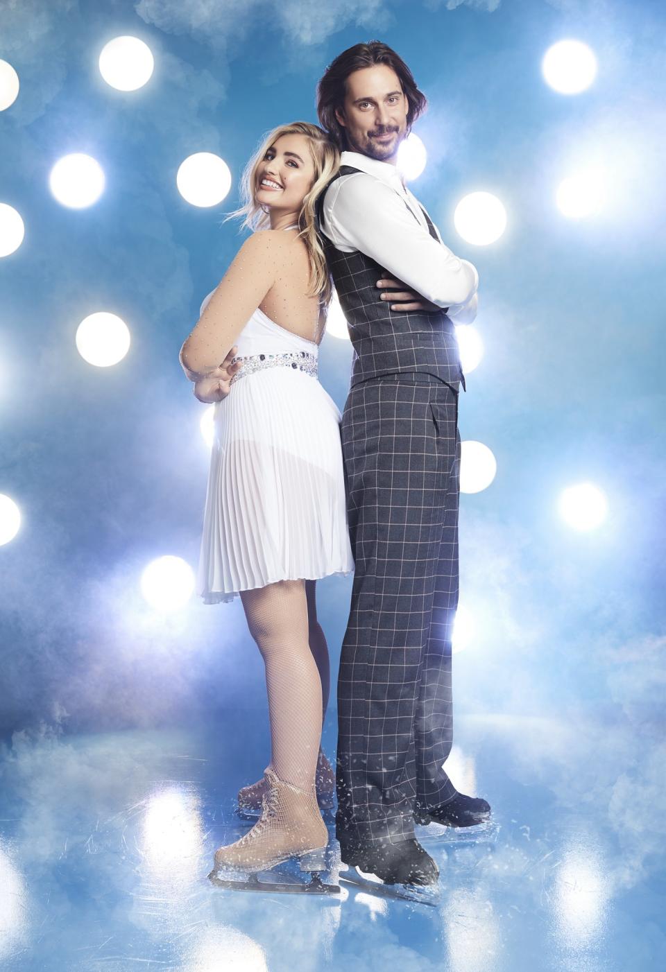 Sarina Nowak und David Vincour wollen bei “Dancing on Ice” den Sieg holen. (Bild: Sat.1/Marc Rehbeck)