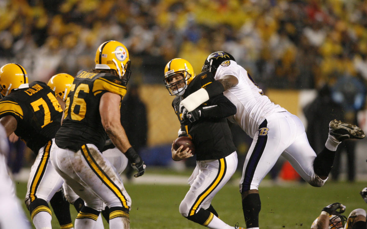 Should the Steelers bring back the gold helmets?