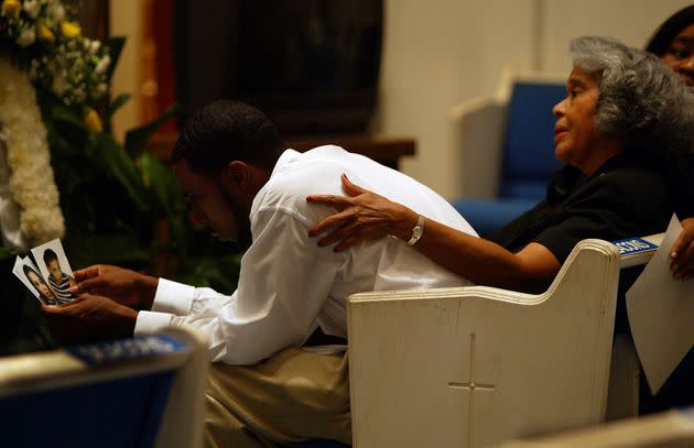 A memorial service for Kristin High in Compton, California, in 2002. (Photo: Gina Ferazzi/Los Angeles Times via Getty Images)