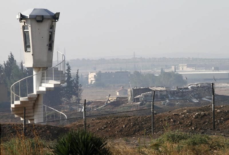 Vue de l'aéroport militaire de Naïrab. Les rebelles syriens ont tiré vendredi des roquettes Grad sur la base aérienne de Naïrab, au sud-est d'Alep, en prévision d'une nouvelle offensive visant à briser le siège des quartiers insurgés de la ville par les forces pro-gouvernementales. /Photo d'archives/REUTERS/Hamid Khatib