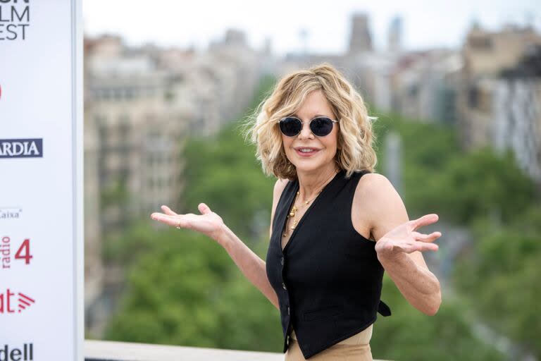 El divertido gesto de Meg Ryan ayer durante la presentación de What Happens Later en el Festival de Cine de Barcelona. La actriz no solo es la protagonista del film sino que, además, es su directora