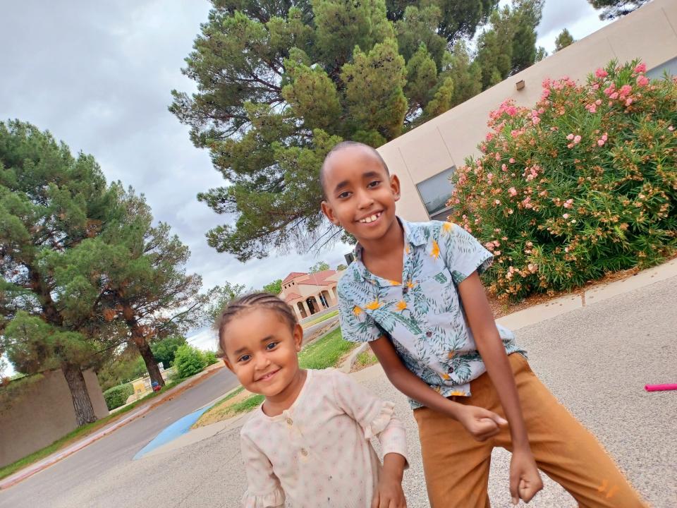 Sibilings Jennah and Muhammad Idrissa, 3 and 8 years old, will undergo a bone marrow transplant procedure in summer 2022 to treat Muhammed's sickle cell anemia.