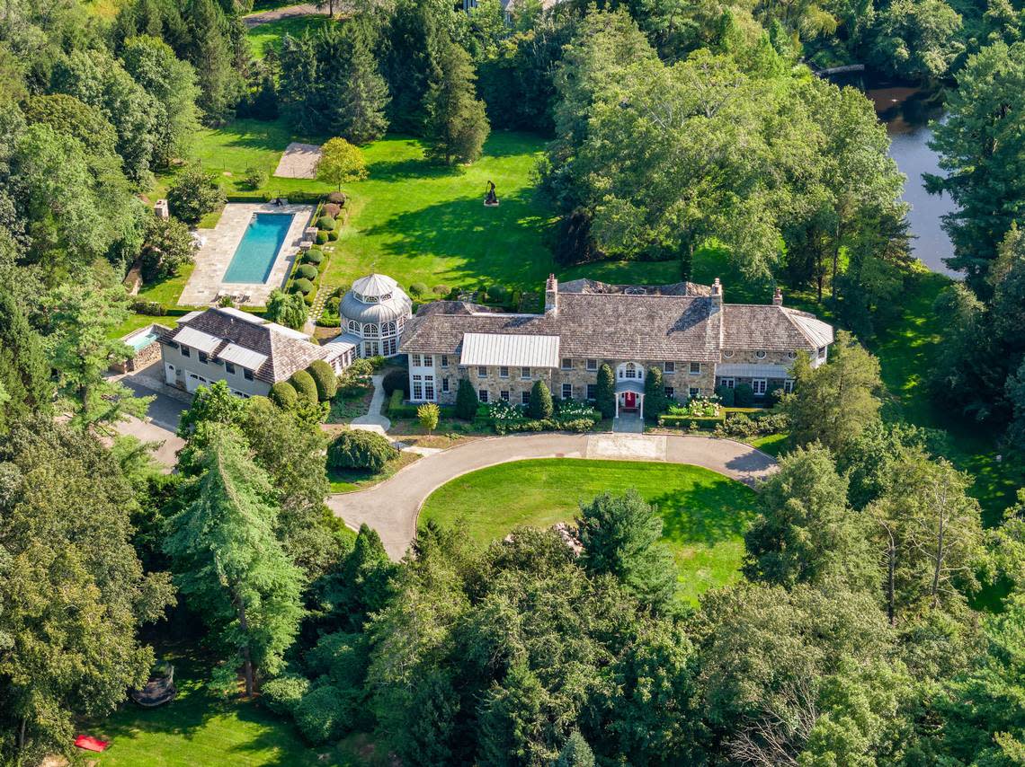 The massive home of the late actor Mary Tyler Moore in Greenwich, Conn.