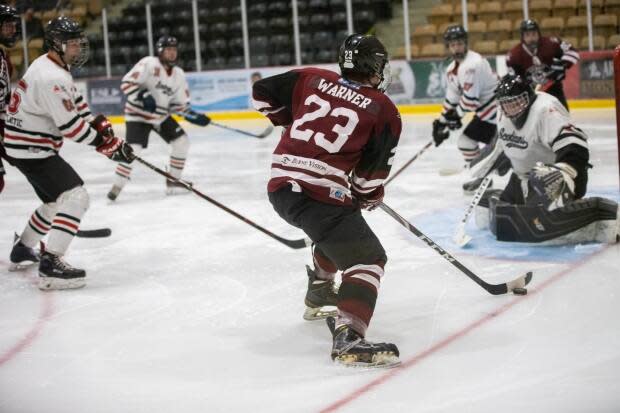 Avery Warner of the Port Hawkesbury Strait Pirates carries the puck in a Nova Scotia Junior Hockey League game against the Pictou County Scotians. League governors have voted to end the season due to recent COVID-19 restrictions. (Robert Smith - image credit)