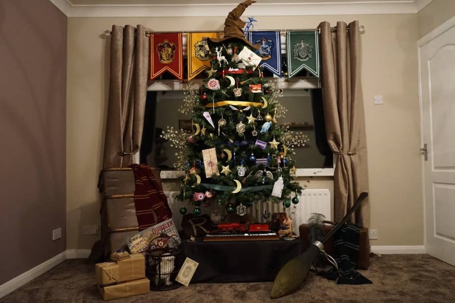This fan-made Harry Potter Christmas tree is tugging at our Muggle heartstrings