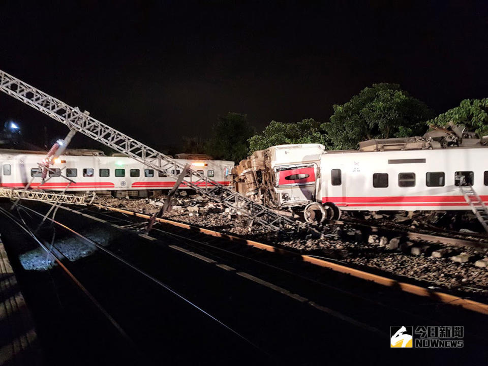 ▲台鐵6432次普悠瑪列車21日下午4時50分於蘇澳新馬車站出軌翻覆。（圖／記者李清貴攝 ,資料照)