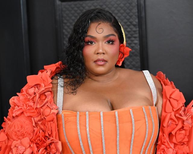 Exactly How Lizzo Got Her Curly Grammys 'Do