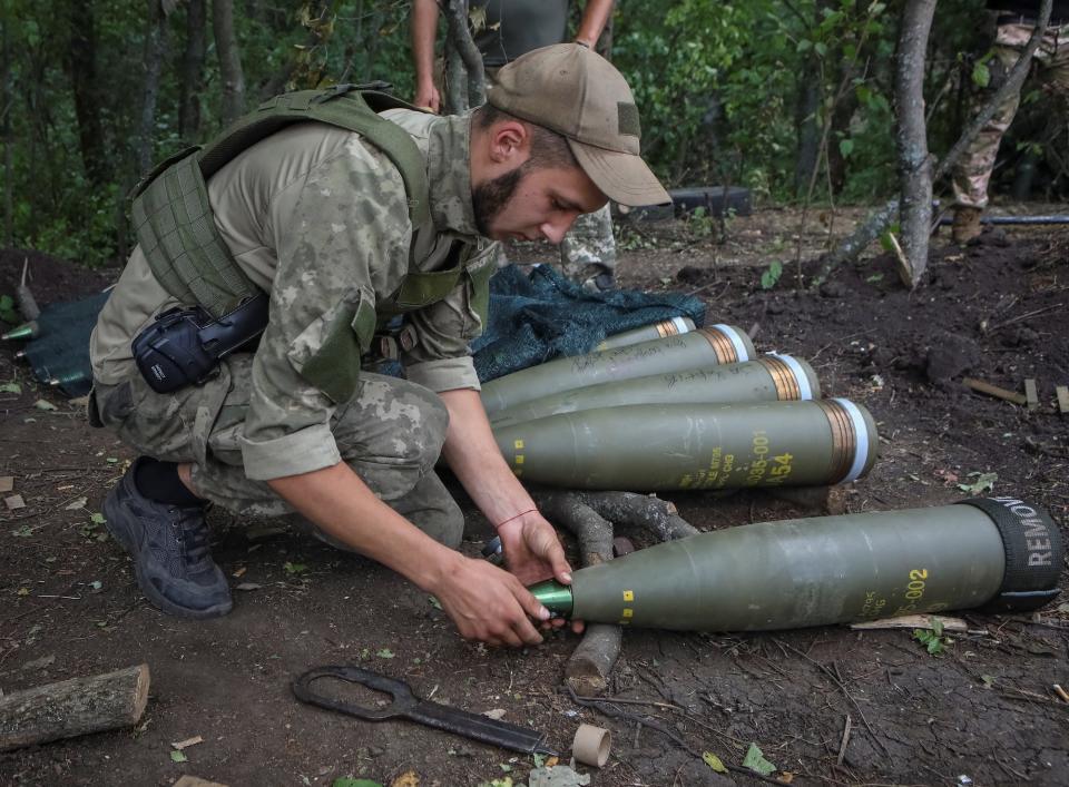 Ukraine M777 howitzer shells ammunition