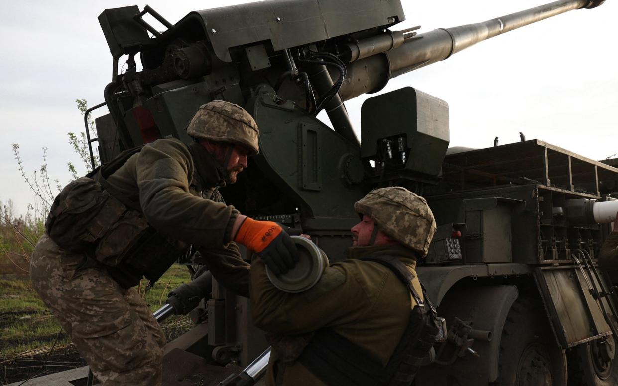 Gunners from 43rd Separate Mechanized Brigade of the Armed Forces of Ukraine fire at Russian position
