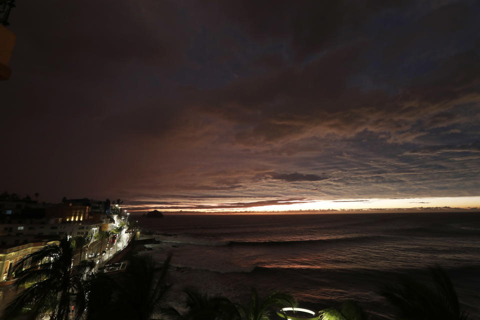 The sun sets, as Hurricane Willa makes landfall, in Mazatlan, Mexico, Tuesday, Oct. 23, 2018. Emergency officials said they evacuated more than 4,250 people in coastal towns and set up 58 shelters ahead of the dangerous Category 3 storm. (AP Photo/Marco Ugarte)