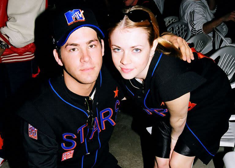 Ryan Reynolds junto a Melissa Joan Hart 