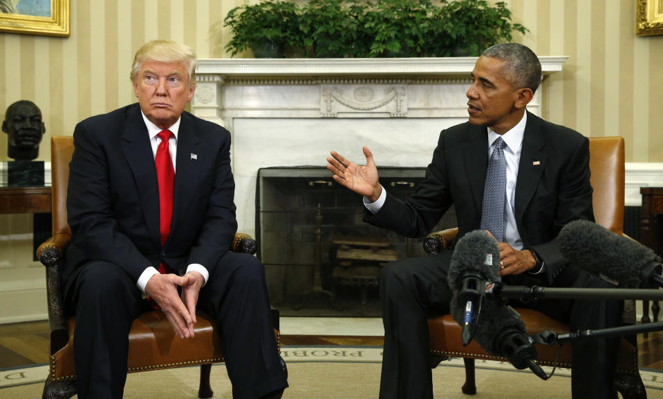 Vielleicht hätte Barack Obama bei der Amtsübergabe an Donald Trump noch einmal ein paar historische Fakten mit seinem Nachfolger durchgehen sollen. (Bild: REUTERS/Kevin Lamarque)