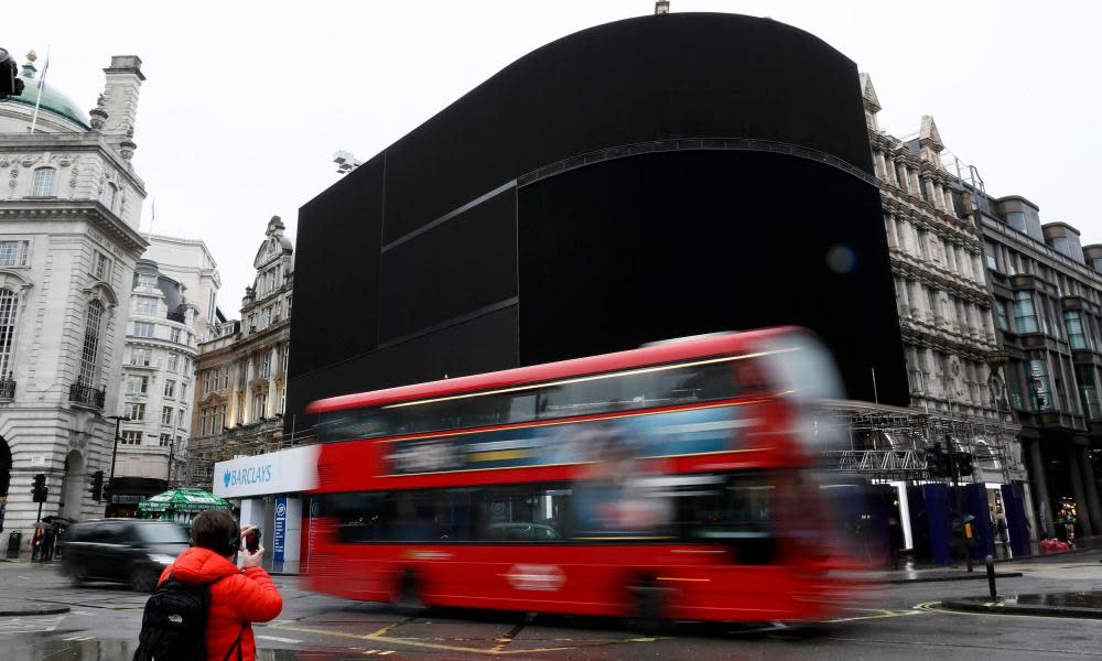 Bus in Piccadilly Circus