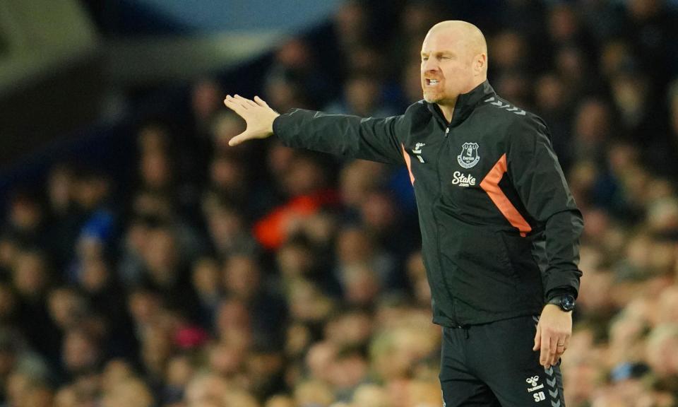 <span>Sean Dyche led his <a class="link " href="https://sports.yahoo.com/soccer/teams/everton/" data-i13n="sec:content-canvas;subsec:anchor_text;elm:context_link" data-ylk="slk:Everton;sec:content-canvas;subsec:anchor_text;elm:context_link;itc:0">Everton</a> side to their first Mersyside derby victory at Goodison Park for 14 years.</span><span>Photograph: Jon Super/AP</span>