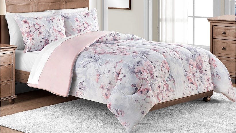 This three-piece bedding set comes complete with shams and a comforter.