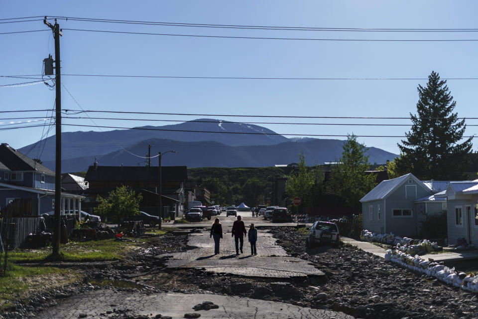 Image: Yellowstone flooding (David Goldman / AP)