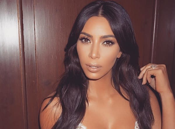 Kim Kardashian spray painted her abs in famous selfie, reminder that perfection isn’t real