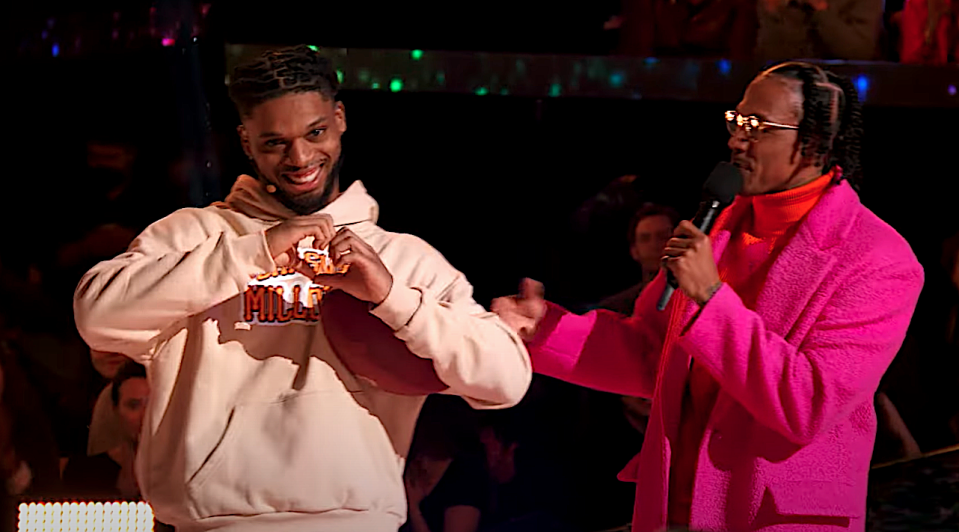 NFL star Damar Hamlin with host Nick Cannon on &#39;the Masked Singer Season 9. (Photo: Fox)