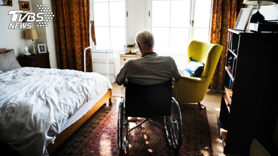 不少國家已經步入老年化社會，各國紛紛傳出許多獨居老人孤獨死的案例。(示意圖／TVBS)