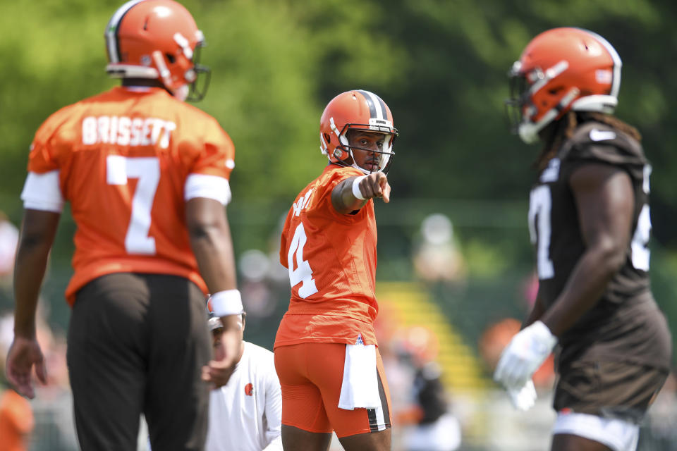 Cleveland Browns quarterback Deshaun Watson, center, takes part in drills during the NFL football team's training camp, Monday, Aug. 1, 2022, in Berea, Ohio. (AP Photo/Nick Cammett)