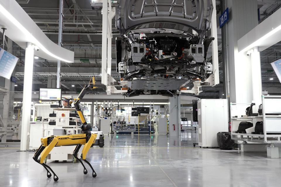 Centro de innovación de Hyundai Motor Group en Singapur. Robots con forma de perro.