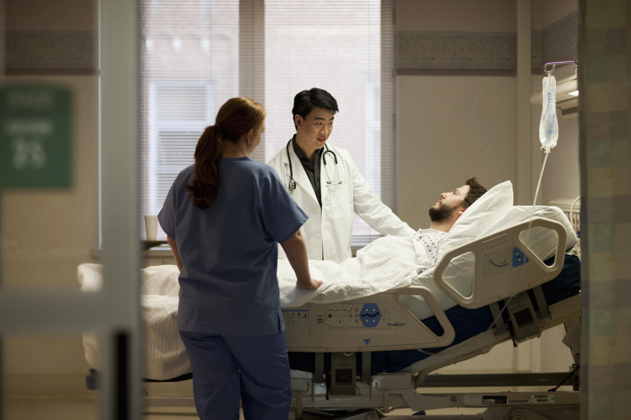 A Cleveland coronavirus patient showed appreciation to medical staffers during a stay at the hospital. (Photo: Getty Images)