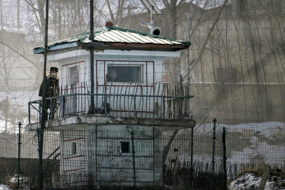 북한 혜산 마을에 있는 국경감시초소.