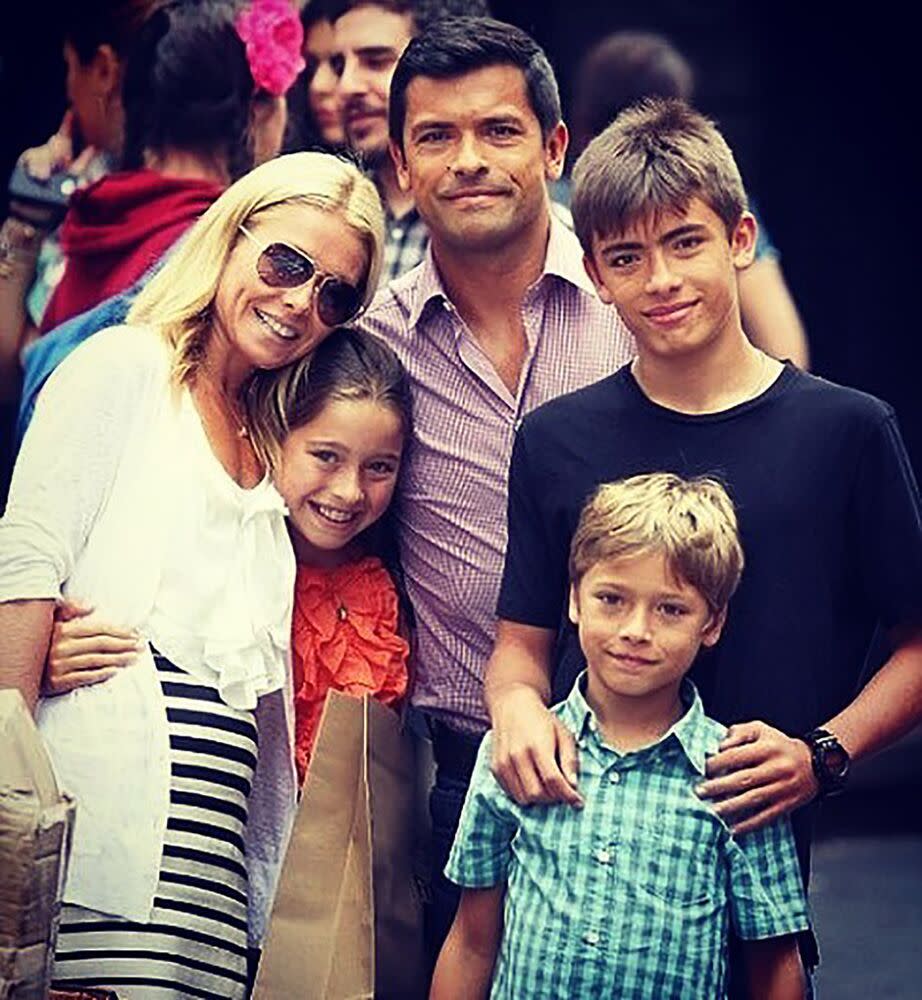 Kelly Ripa, Mark Consuelos, and kids Michael, Joaquin and Lola | Kelly Ripa/Instagram