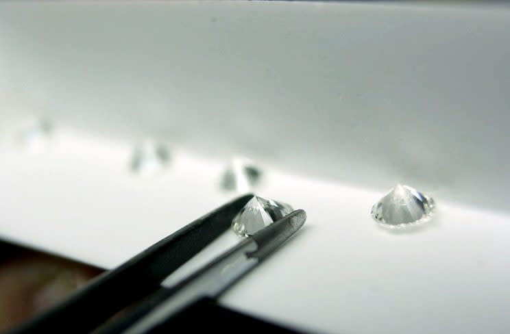 ANTWERP, BELGIUM - OCTOBER 31: A diamond factory employee sorts polished diamonds October 31, 2002 in Antwerp, Belgium. (Photo by Paul O'Driscoll/Getty Images)