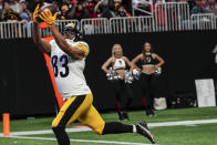 Pittsburgh Steelers tight end Connor Heyward (83) makes a touchdown catch against the Atlanta Falcons during the first half of an NFL football game, Sunday, Dec. 4, 2022, in Atlanta. (AP Photo/John Bazemore)