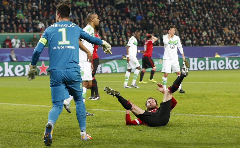 Football Soccer - VfL Wolfsburg v Manchester United - UEFA Champions League Group Stage - Group B - Volkswagen-Arena, Wolfsburg, Germany - 8/12/15 Manchester United's Juan Mata looks dejected Action Images via Reuters / Carl Recine Livepic EDITORIAL USE ONLY.