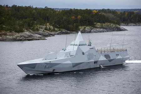 Swedish corvette HMS Visby patrols the Stockholm Archipelago October 19 2014, searching for what the military says is a foreign threat in the waters.Sweden beefed up its military presence in the Stockholm archipelago on Saturday to scour its waters for "foreign underwater activity," a mobilization of Swedish ships, troops and helicopters unseen since the Cold War. REUTERS/Marko Savala/TT News Agency