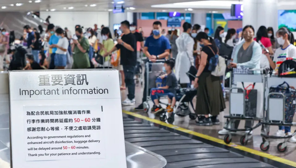 入境行李消毒須靜置四十五分鐘，影響後續航班。記者黃仲明／攝影