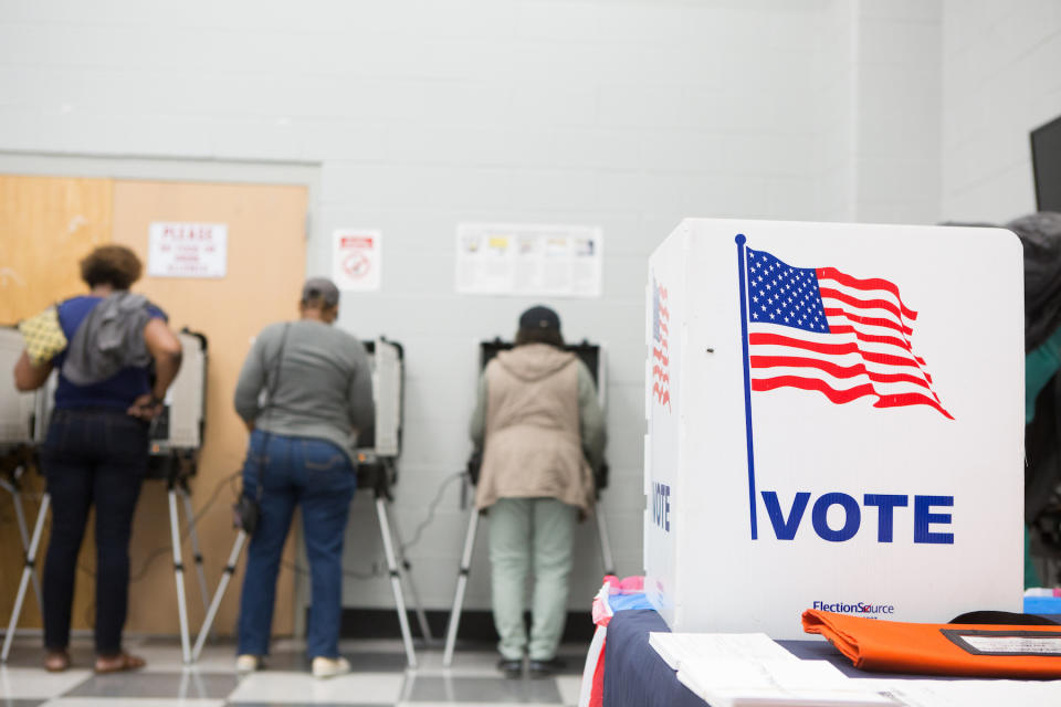 Wähler bei der vorzeitigen Stimmabgabe in einem Wahllokal in Atlanta im US-Bundesstaat Georgia. (Bild: Getty Images)