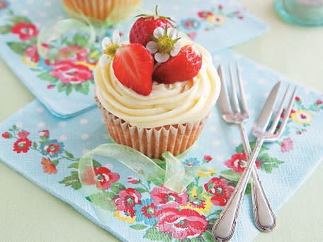 <strong>Get the <a href="http://www.huffingtonpost.com/2012/03/13/midsummer-wedding-cupcake_n_1342521.html" target="_blank">Midsummer Wedding Cupcakes recipe</a></strong>