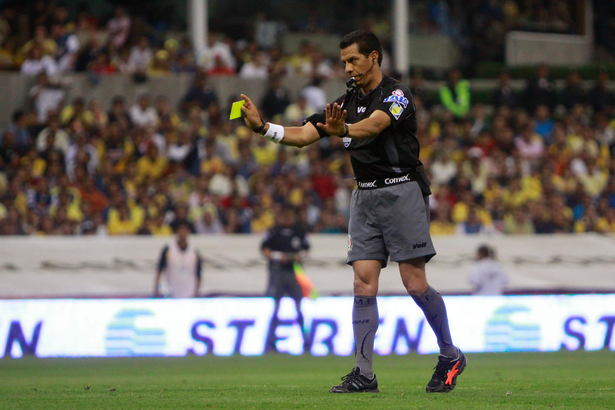 Armando Archundia dirigió un total de 591 partidos de la Primera División Mexicana (Foto de:  Hector Vivas/LatinContent via Getty Images)