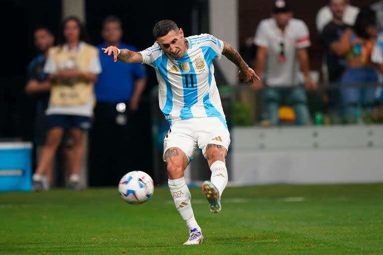 Ángel Di María, titular ante Canadá, podría dejarle su lugar a Nicolás González para el choque con Perú